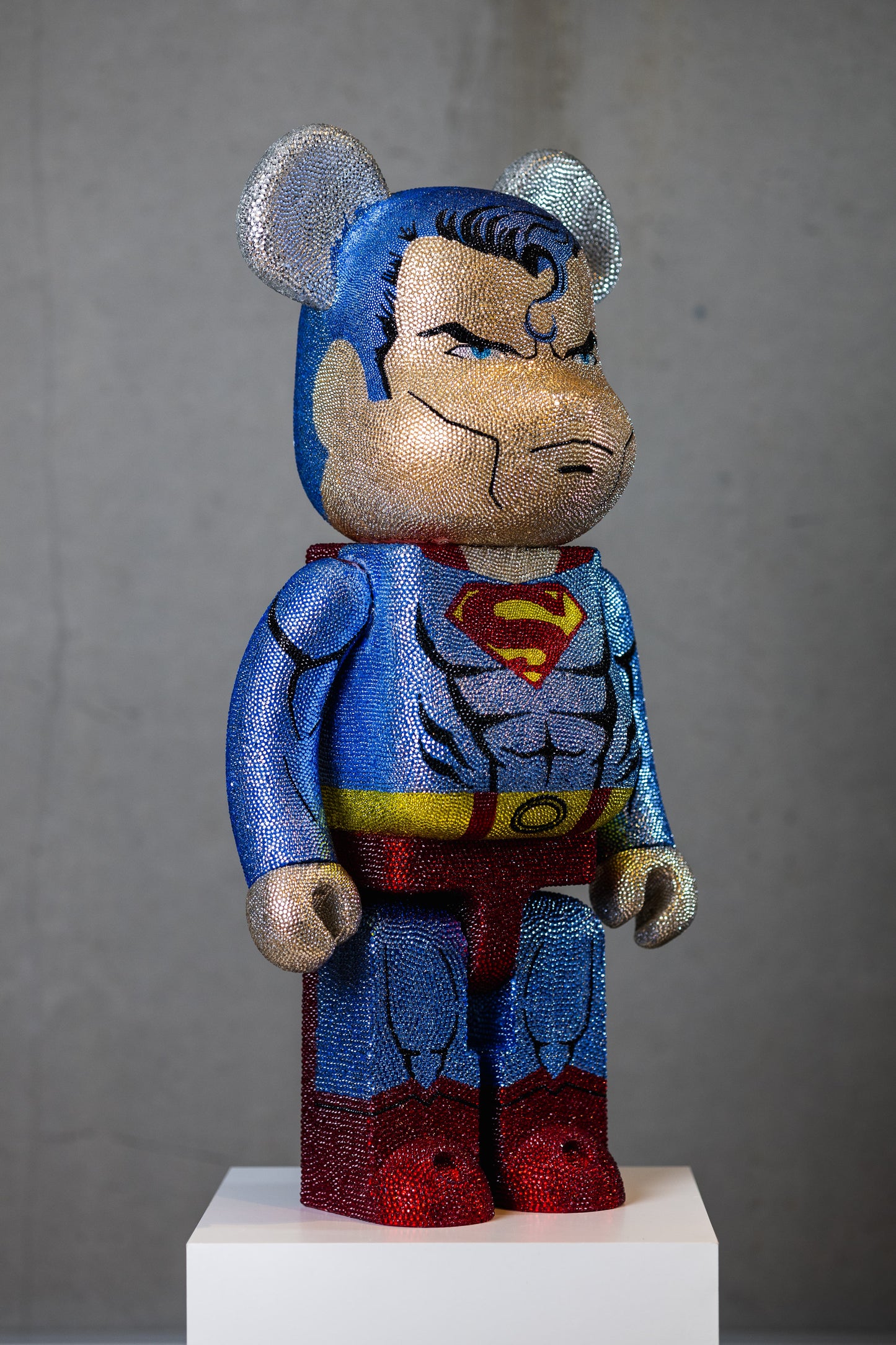 BEARBRICK 1000%(70 CM) – SUPERMAN EDITION (Handarbeit mit über 50.000 Strasssteinen)