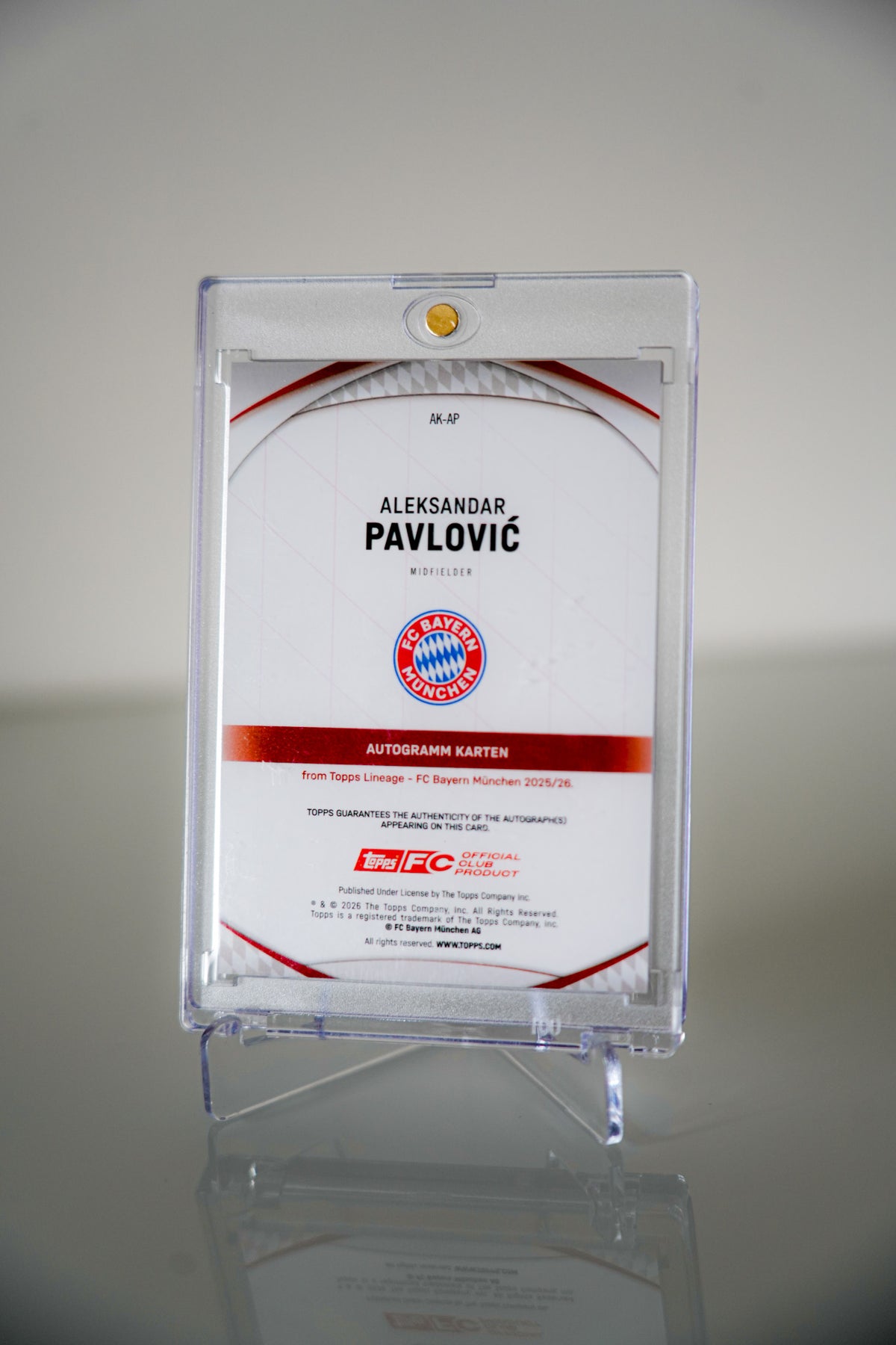 Aleksandar Pavlović Auto /75 – Topps Lineage FC Bayern 2025/26