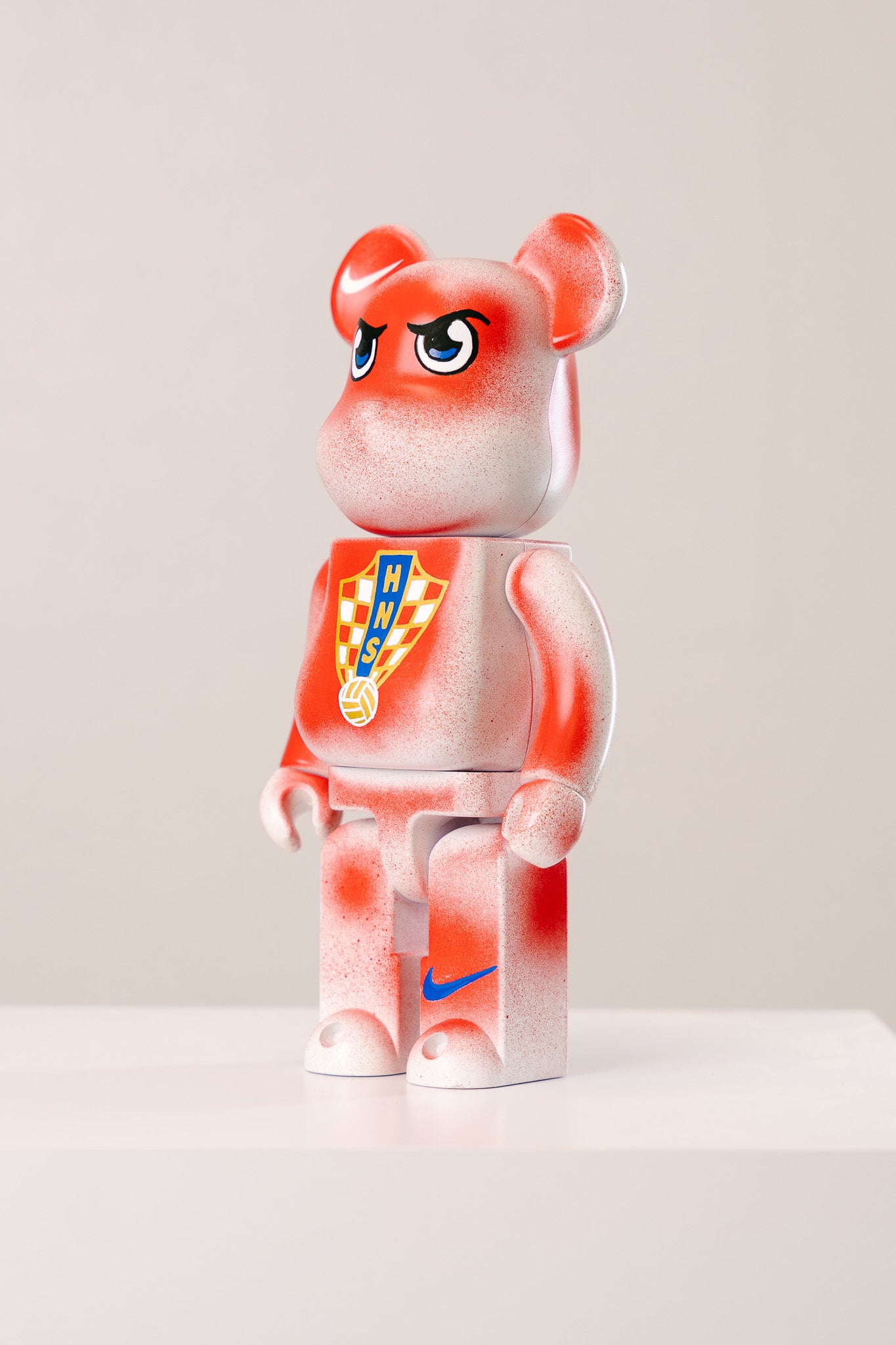 Bearbrick 400%(28 cm) –,,Kroatien Custom Edition-"