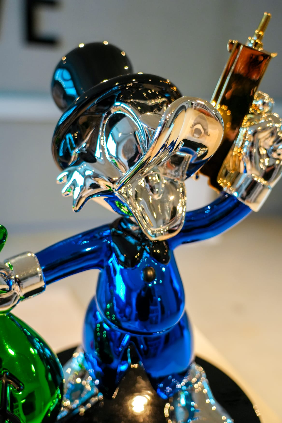 Duck Crown Pop Art Sculpture – 40 cm (Blue Edition)