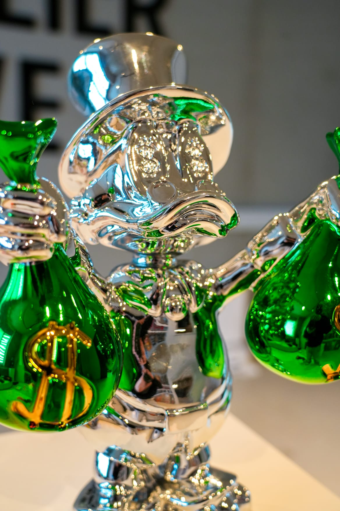 Duck Crown Pop Art Sculpture – 40 cm (Silver Edition)