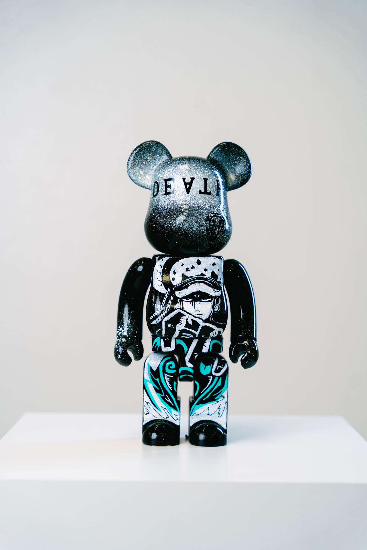 Bearbrick 400% (28cm)  – „Trafalgar Law Anime “ Art Edition