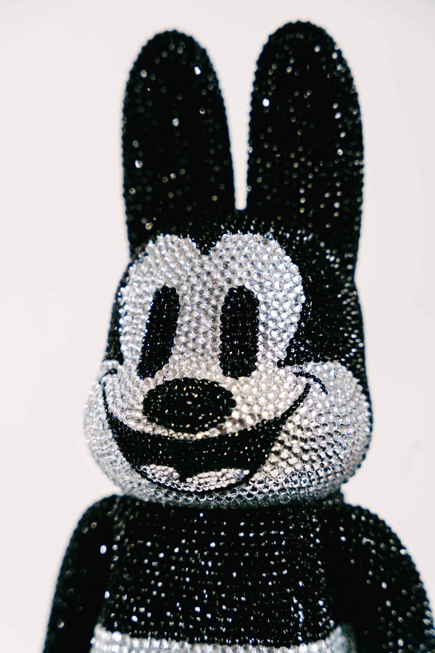 Bearbrick 400% (28cm) -,,Oswald the Lucky Rabbit Crystal Edition-"
