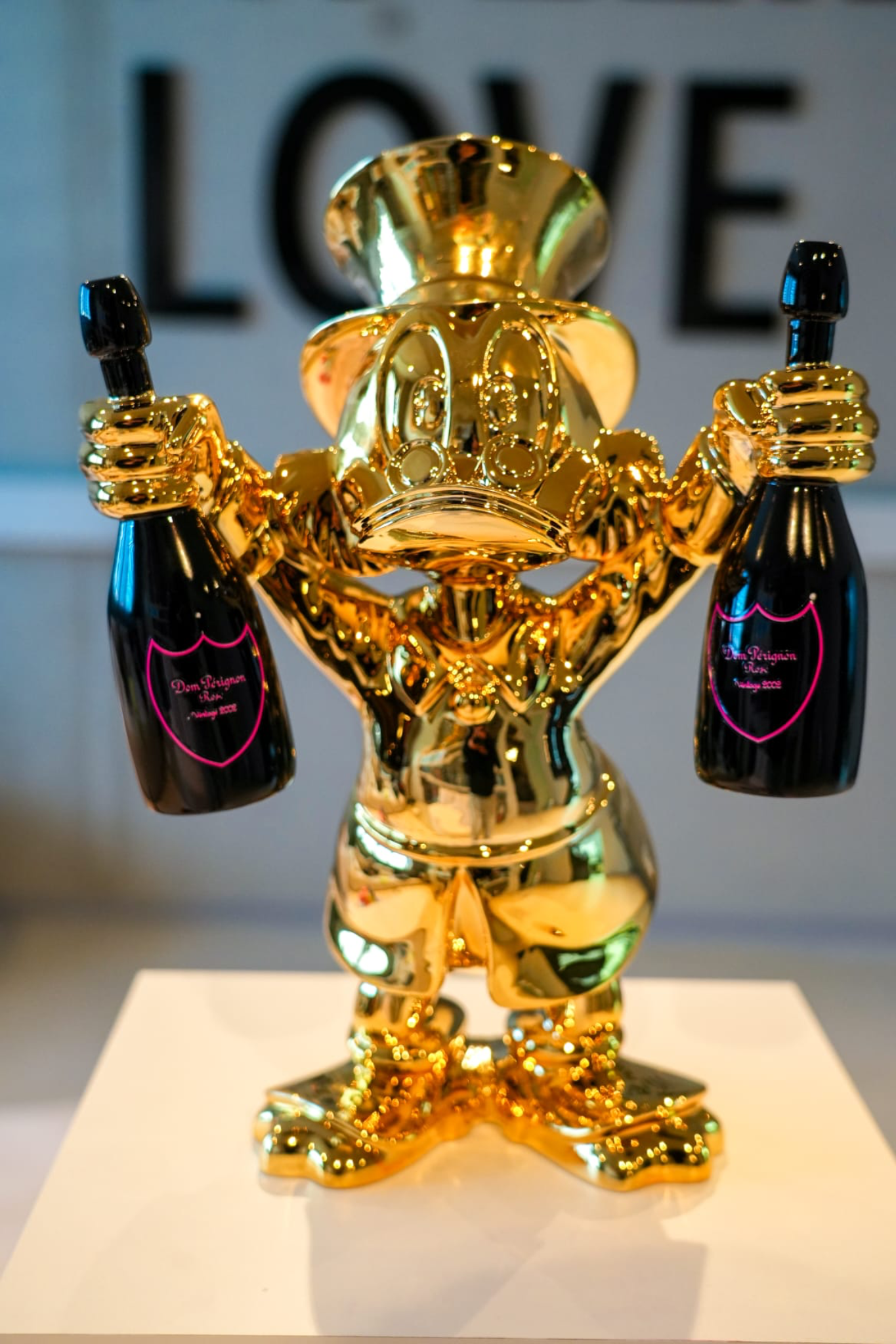 Duck Crown Pop Art Sculpture – 40 cm (Gold Edition)