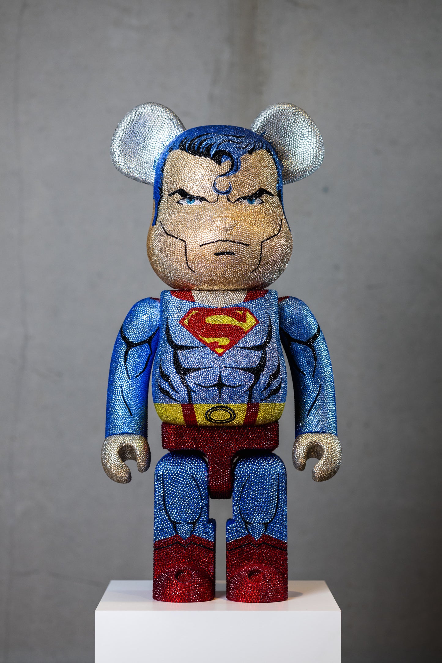 BEARBRICK 1000%(70 CM) – SUPERMAN EDITION (Handarbeit mit über 50.000 Strasssteinen)