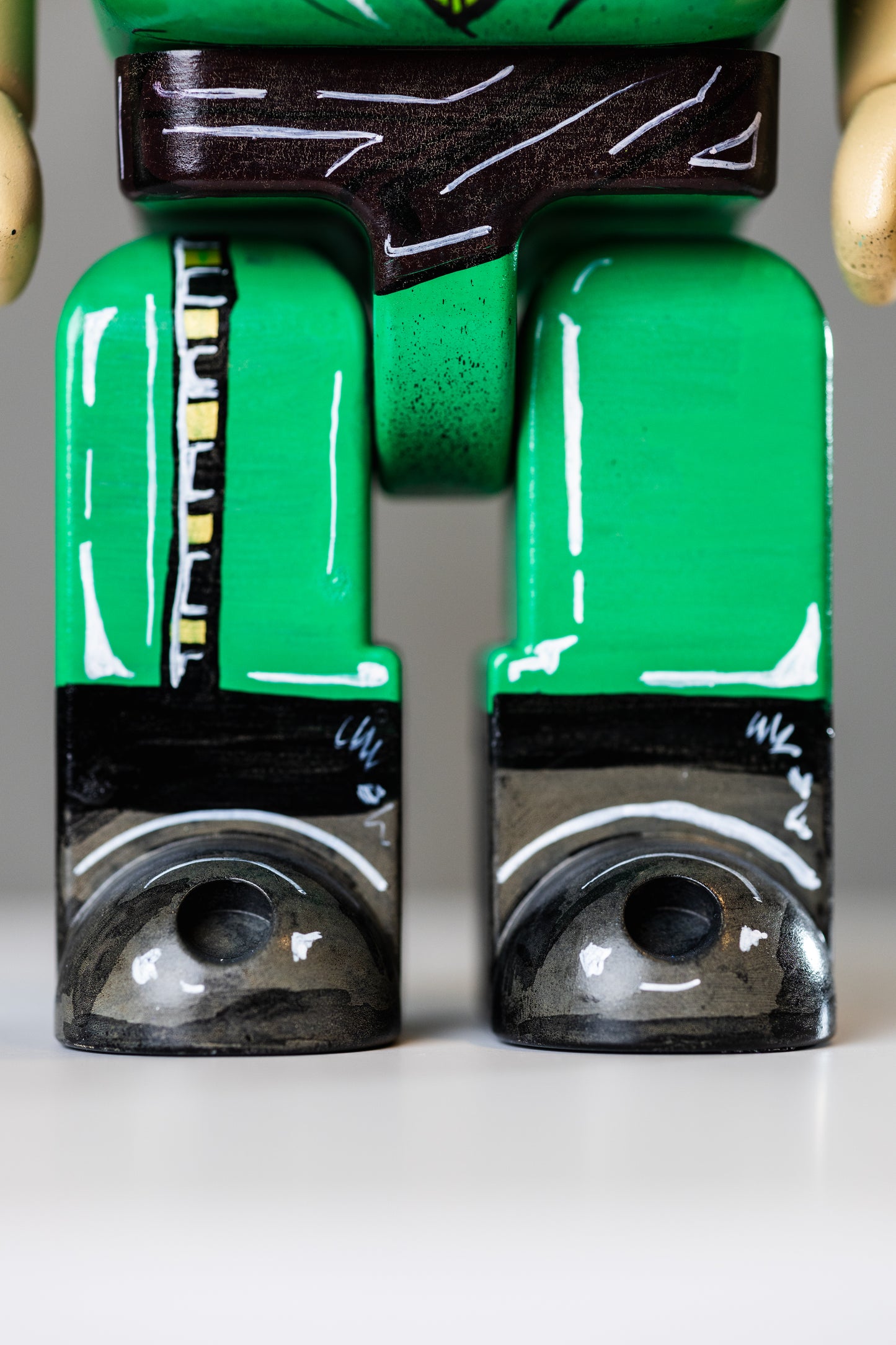 BEARBRICK 400%(28 CM) –,,ONE PIECE LORENOR ZORRO EDITION,,-(Sammlerfigur)