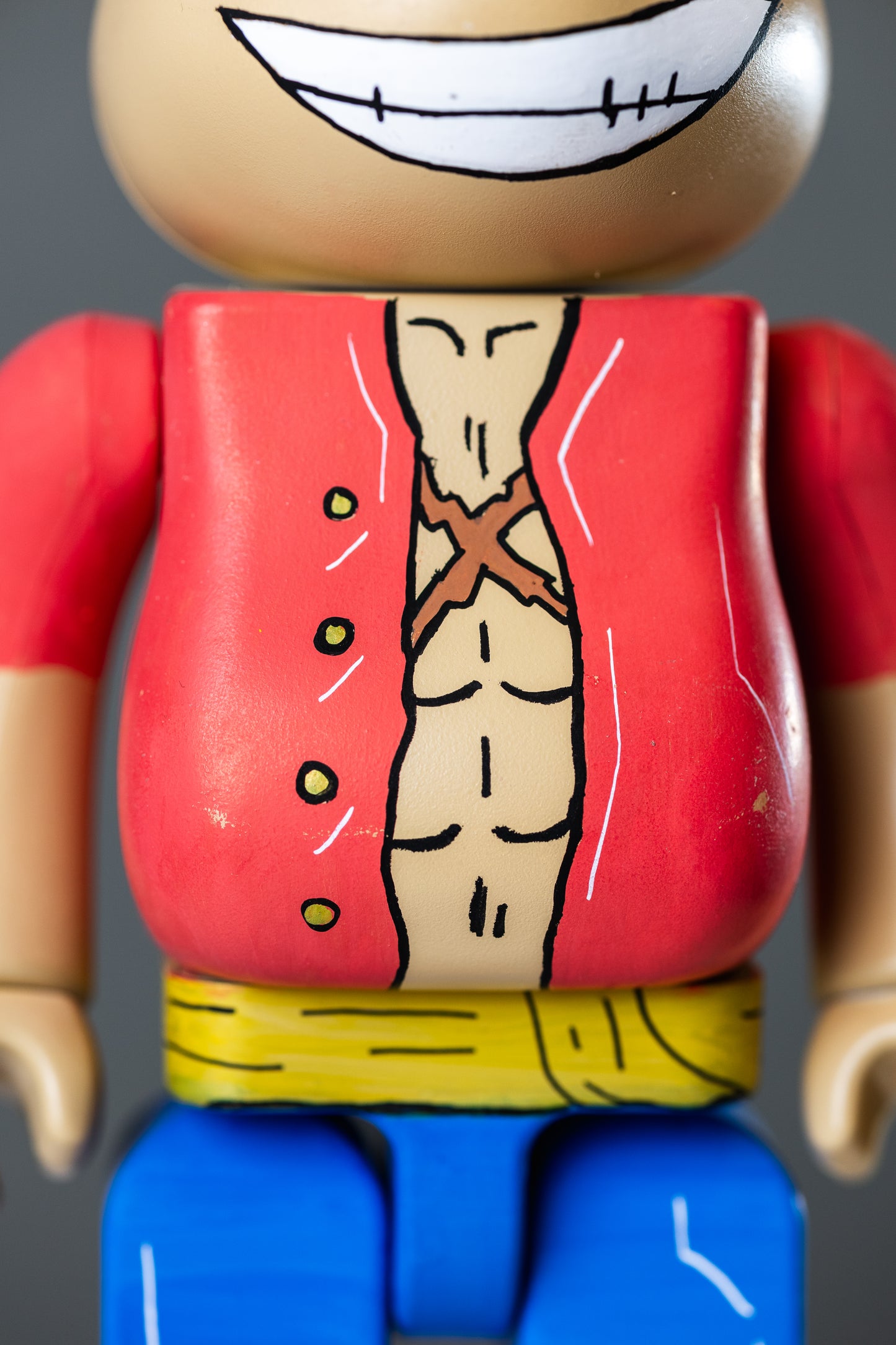 BEARBRICK 400%(28 CM) –,,ONE PIECE LUFFY EDITION,,-(Sammlerfigur)