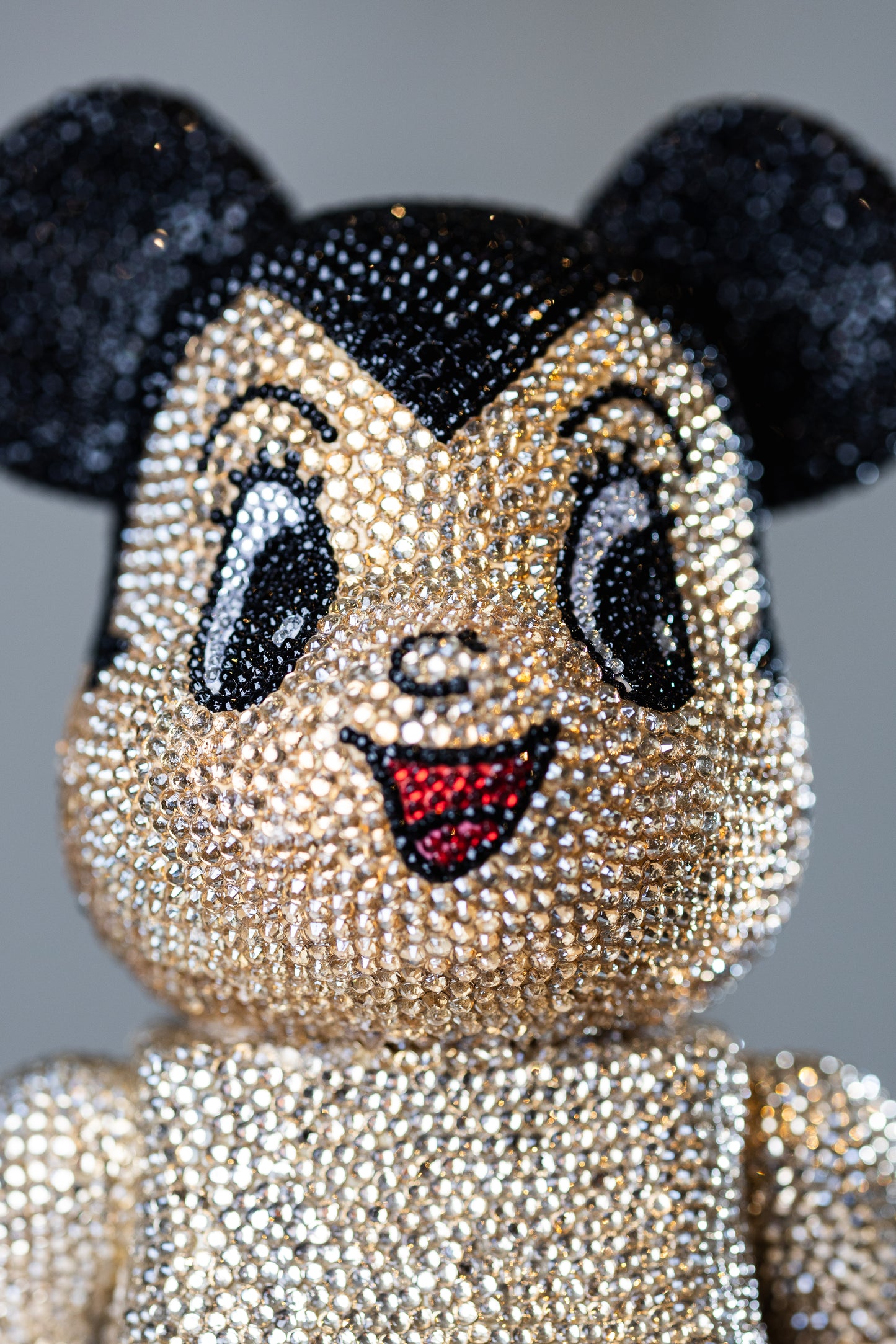 BEARBRICK 400%(28 CM9–,,ASTRO BOY STRASS EDITION,,-(Handarbeit | über 8.000 Strasssteine)