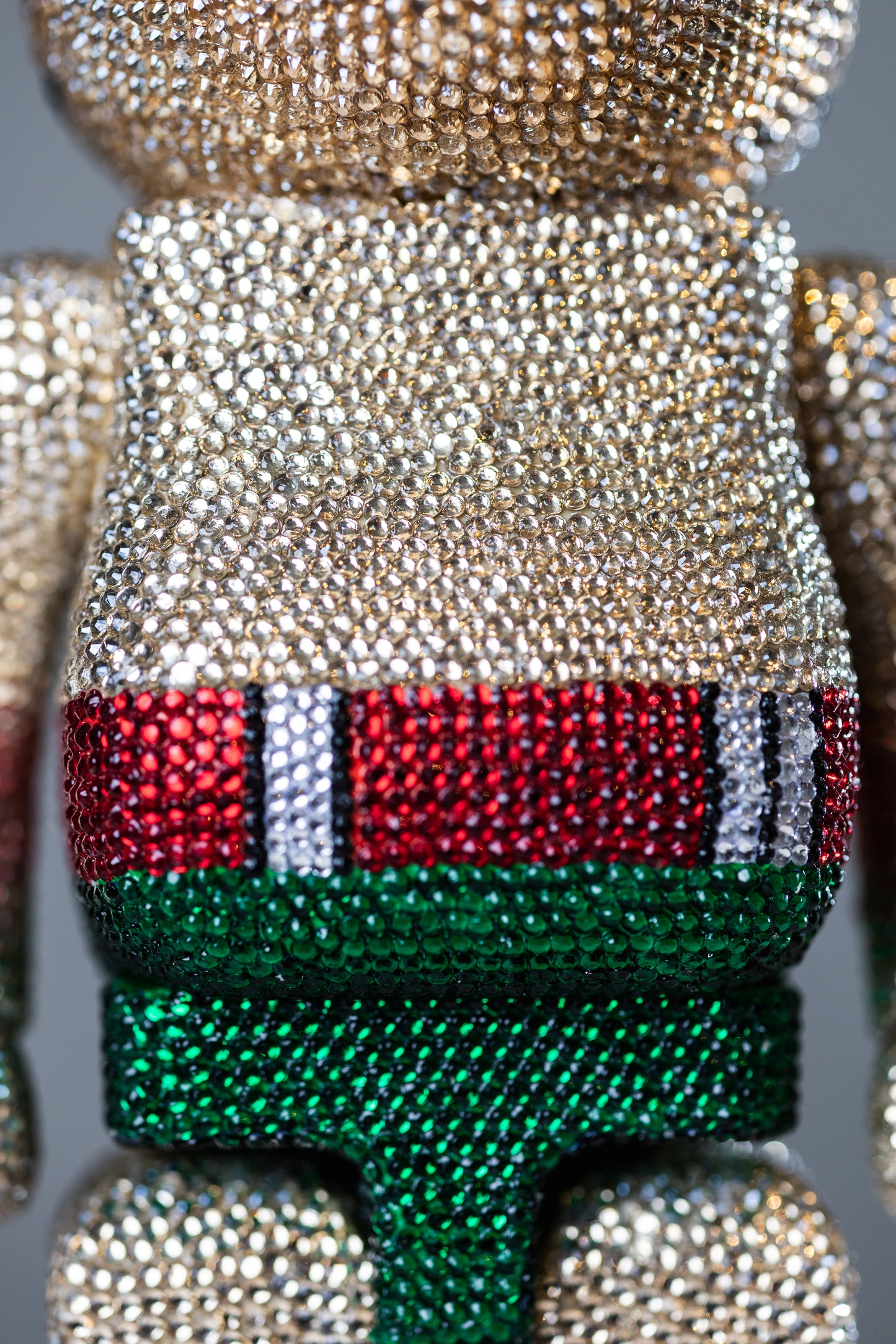 BEARBRICK 400%(28 CM9–,,ASTRO BOY STRASS EDITION,,-(Handarbeit | über 8.000 Strasssteine)