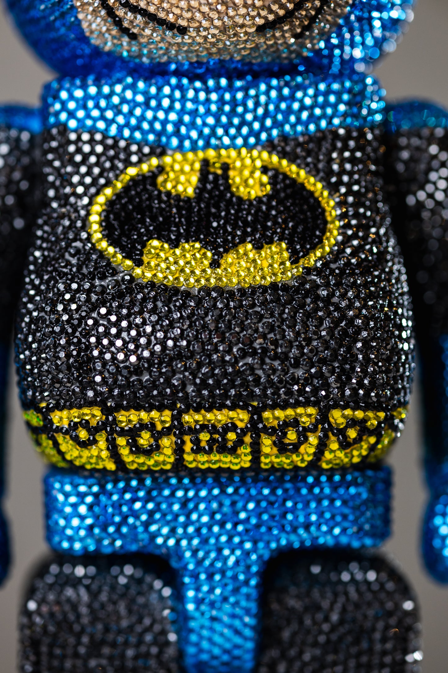 BEARBRICK 400%(28 CM)–,,BATMAN STRASS EDITION,,-THE DARK KNIGHT RETURNS