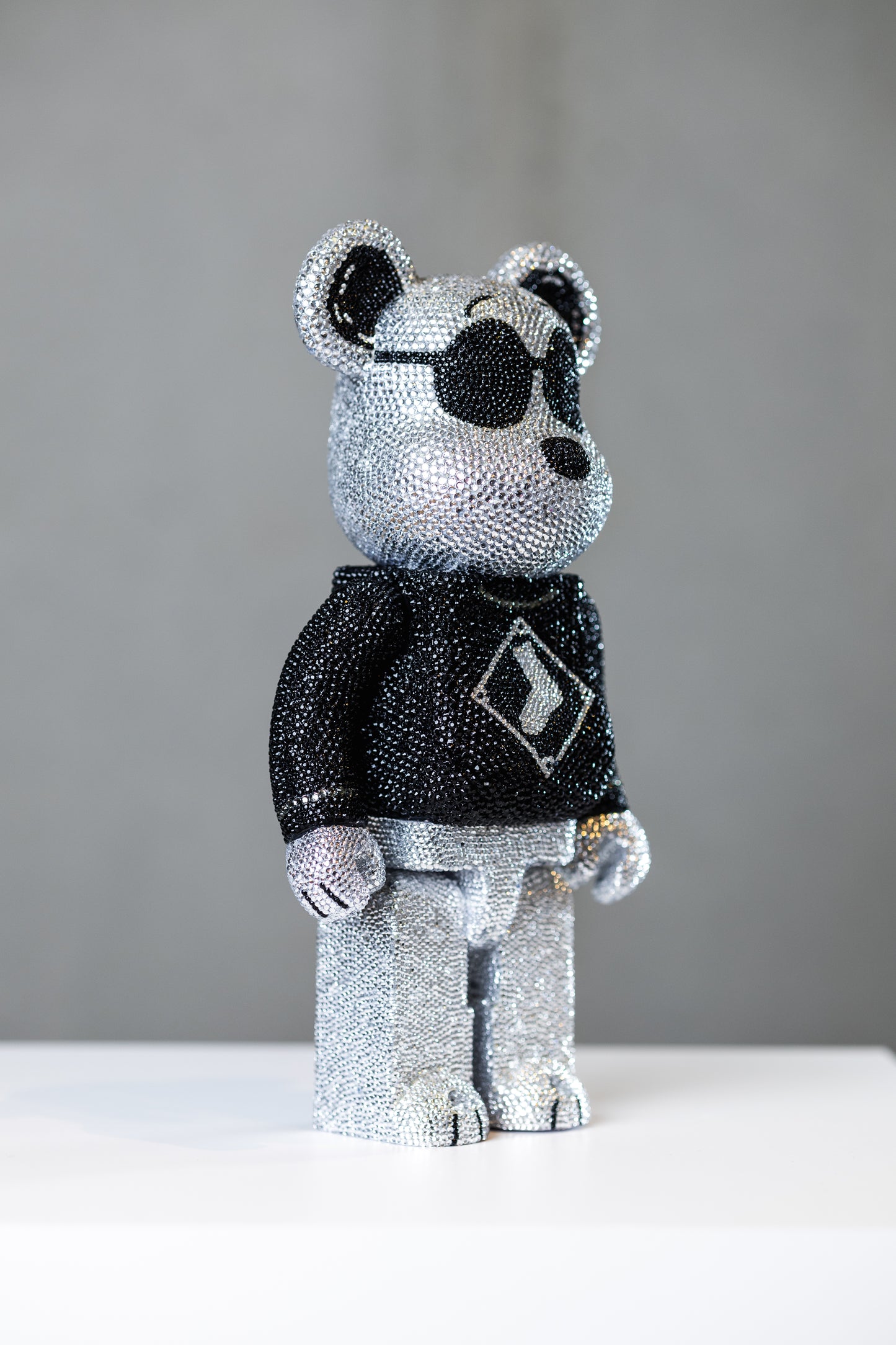 BEARBRICK 400%(28 CM)–,,Snoopy Peanuts STRASS EDITION,,-