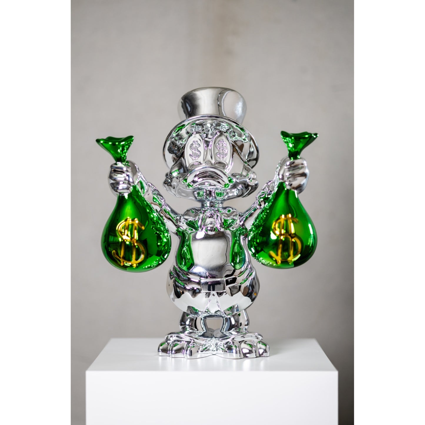 Duck Crown Pop Art Sculpture – 40 cm (Silver Edition)
