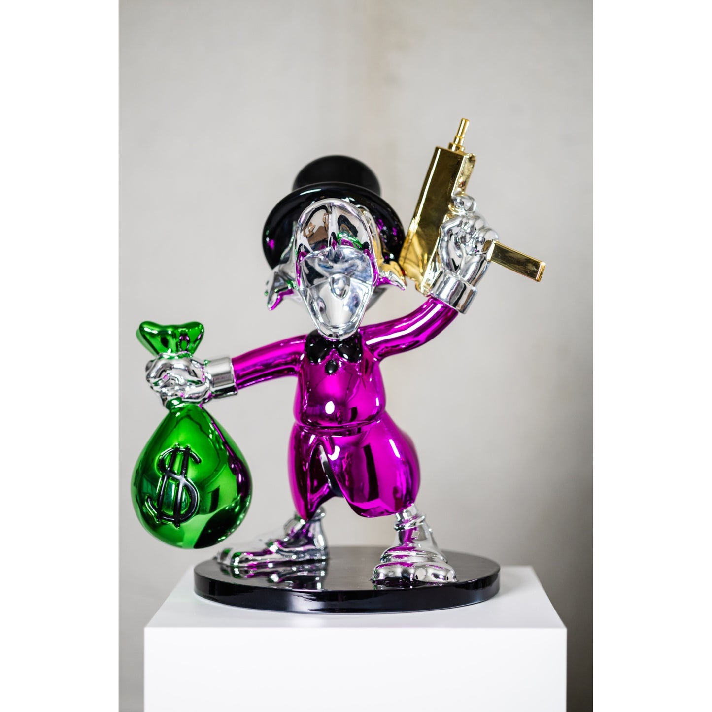 Duck Crown Pop Art Sculpture – 40 cm (Pink Edition)