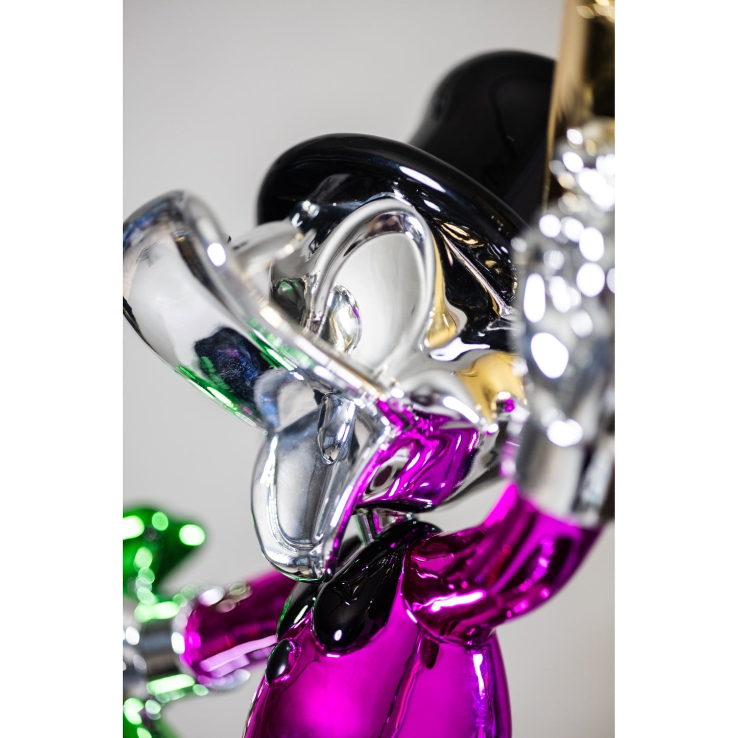 Duck Crown Pop Art Sculpture – 40 cm (Pink Edition)