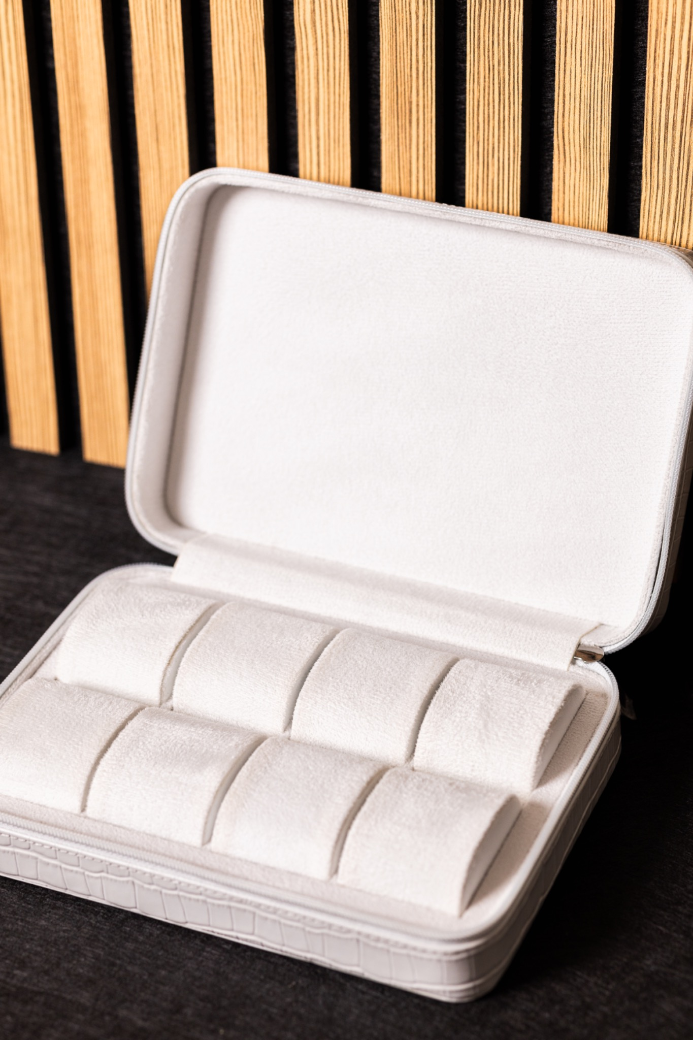 Watchbox für 8 Uhren White Krokodil Prägung