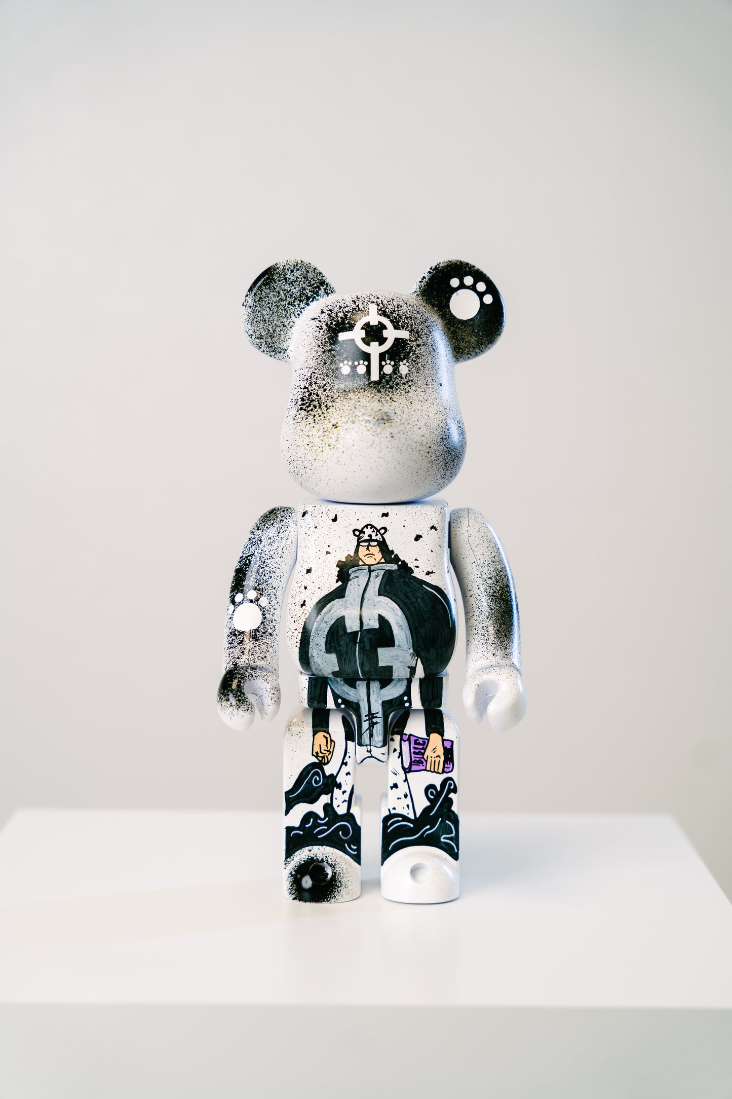 Bearbrick 400% (28cm)  – „Bartholomew Kuma“ Art Edition