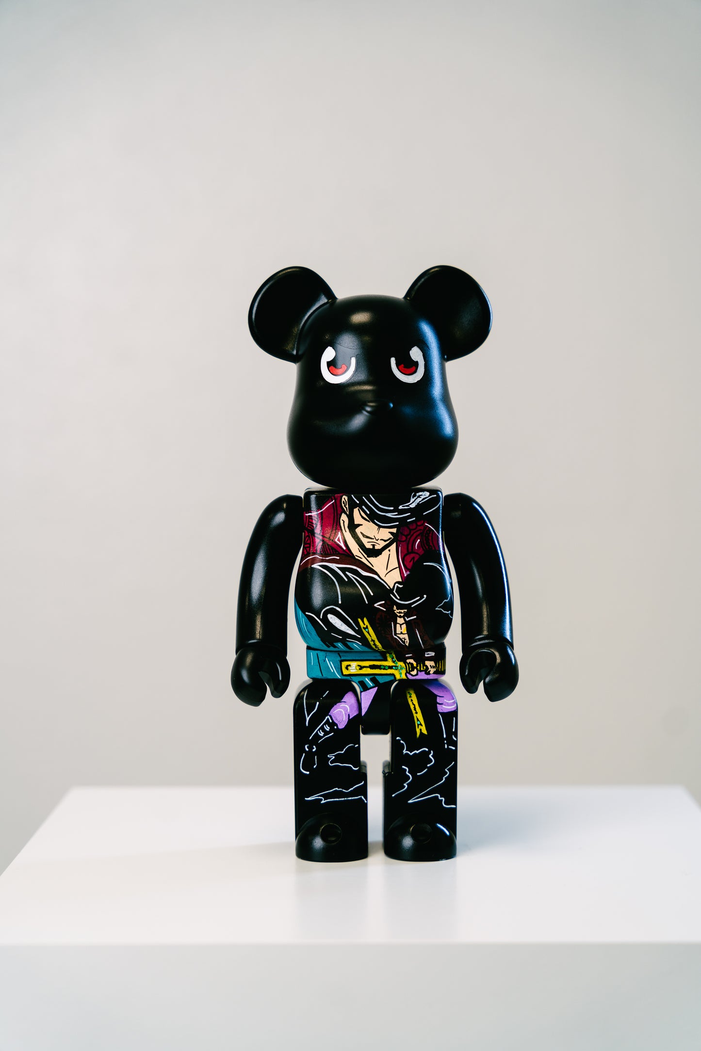Bearbrick 400%(28 cm) –,,Dracule Mihawk Edition-"