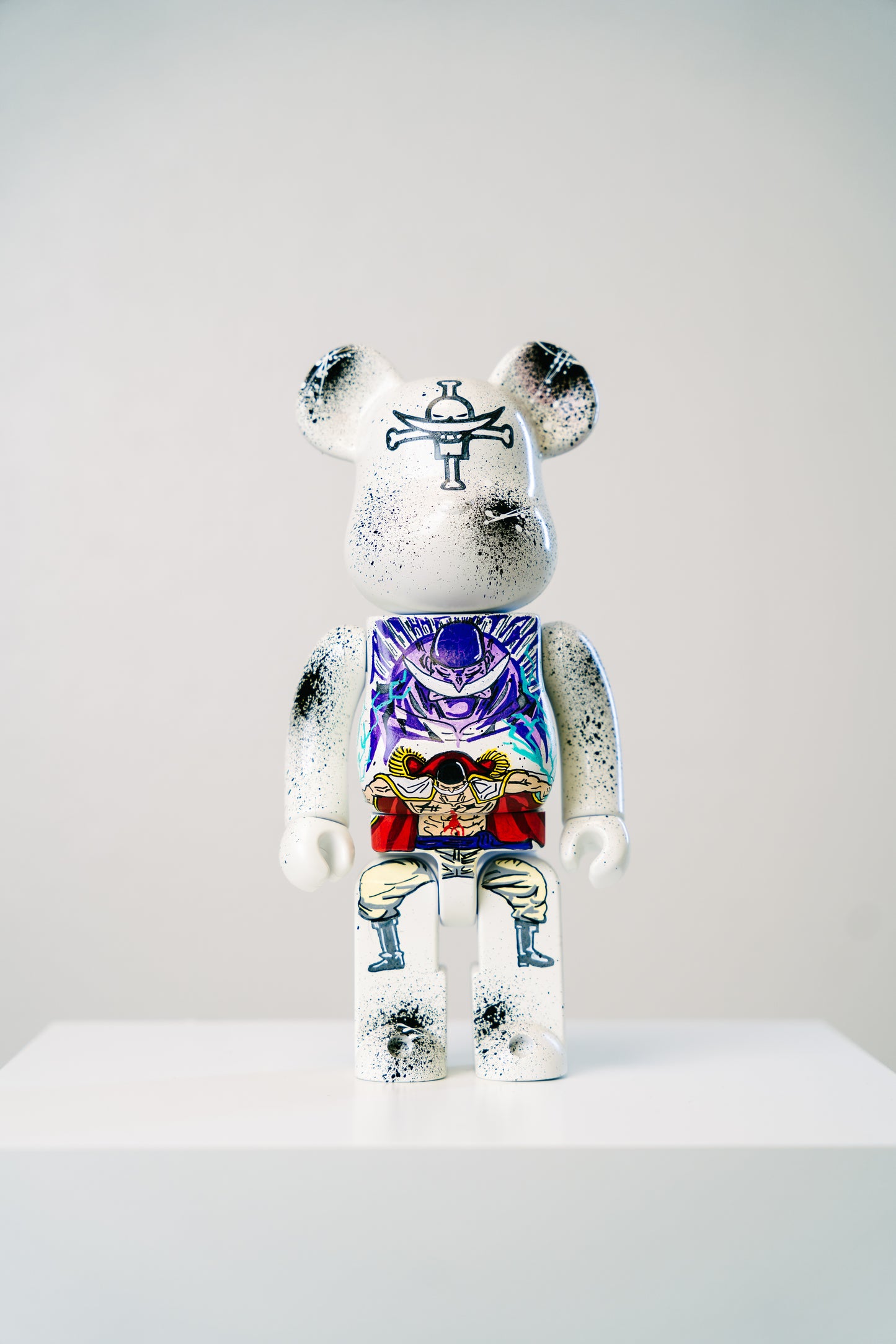 Bearbrick 400%(28 cm) –,,Whitebeard „Gura Gura-“ Edition (One Piece)