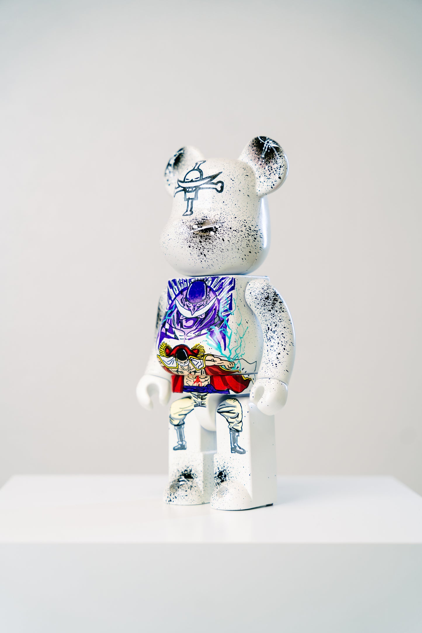 Bearbrick 400%(28 cm) –,,Whitebeard „Gura Gura-“ Edition (One Piece)