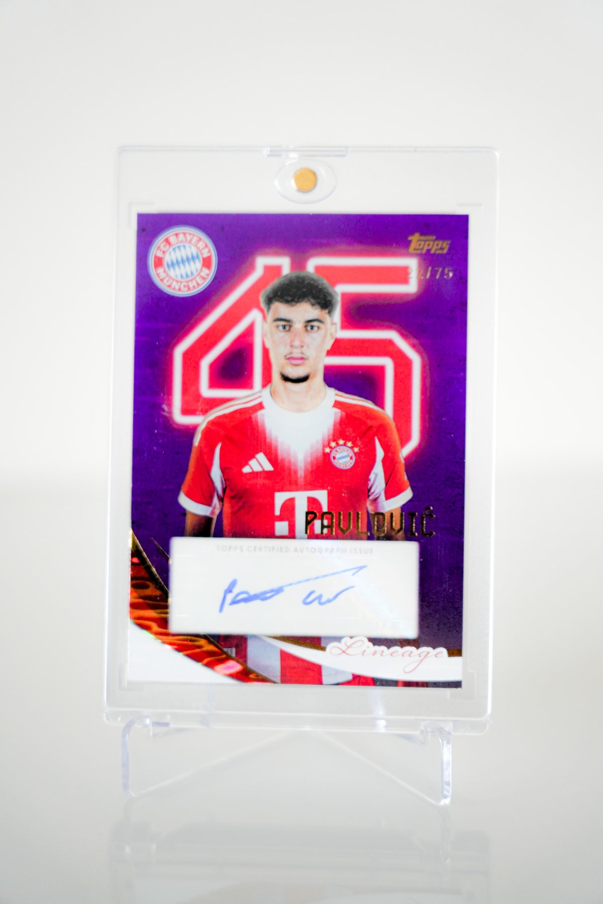 Aleksandar Pavlović Auto /75 – Topps Lineage FC Bayern 2025/26