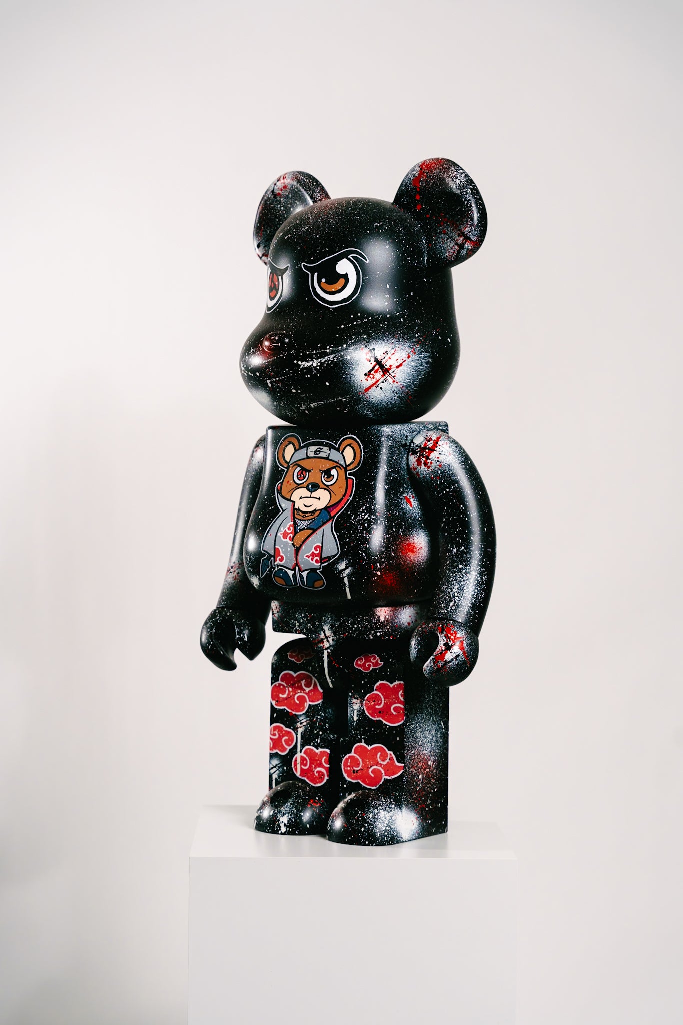 BEARBRICK 1000%(70 cm) –,,Itachi Inspired Edition-"