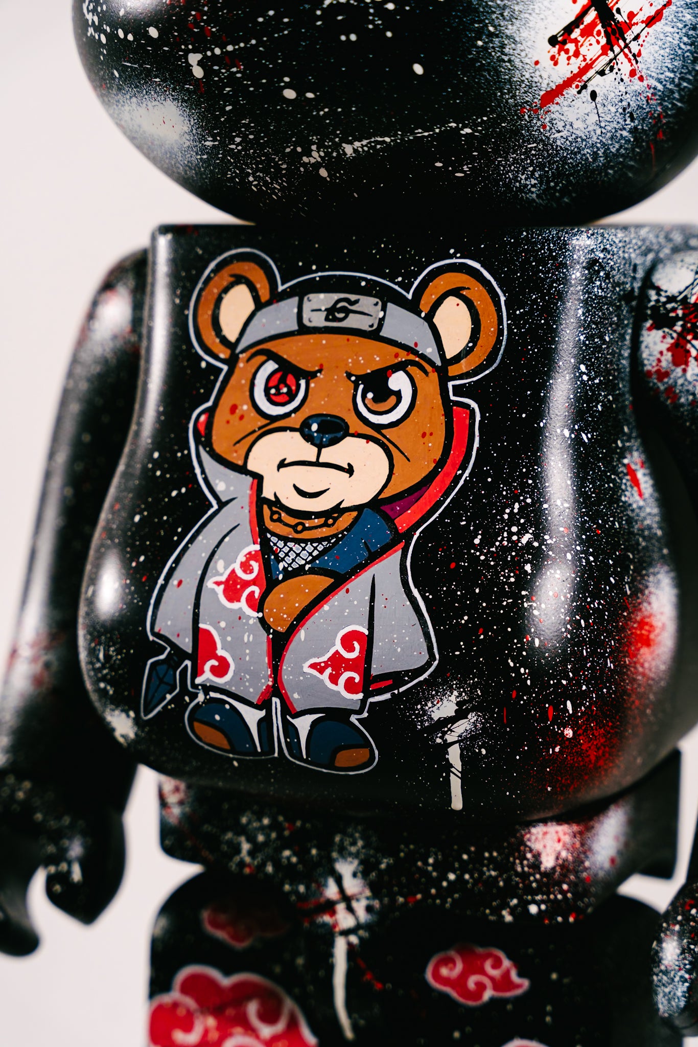 BEARBRICK 1000%(70 cm) –,,Itachi Inspired Edition-"