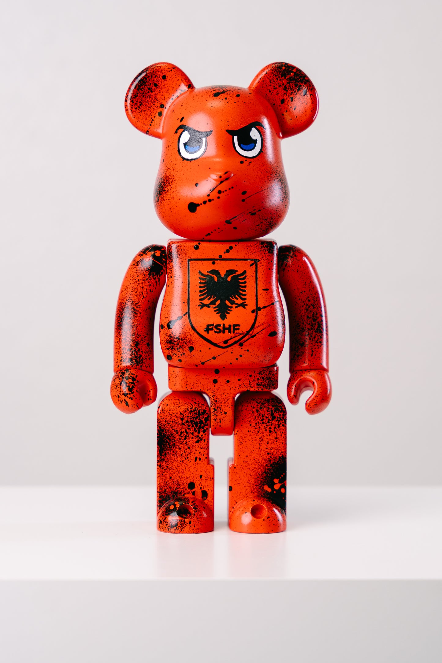 Bearbrick 400%(28 cm) – ,,Albanien Custom Edition-"
