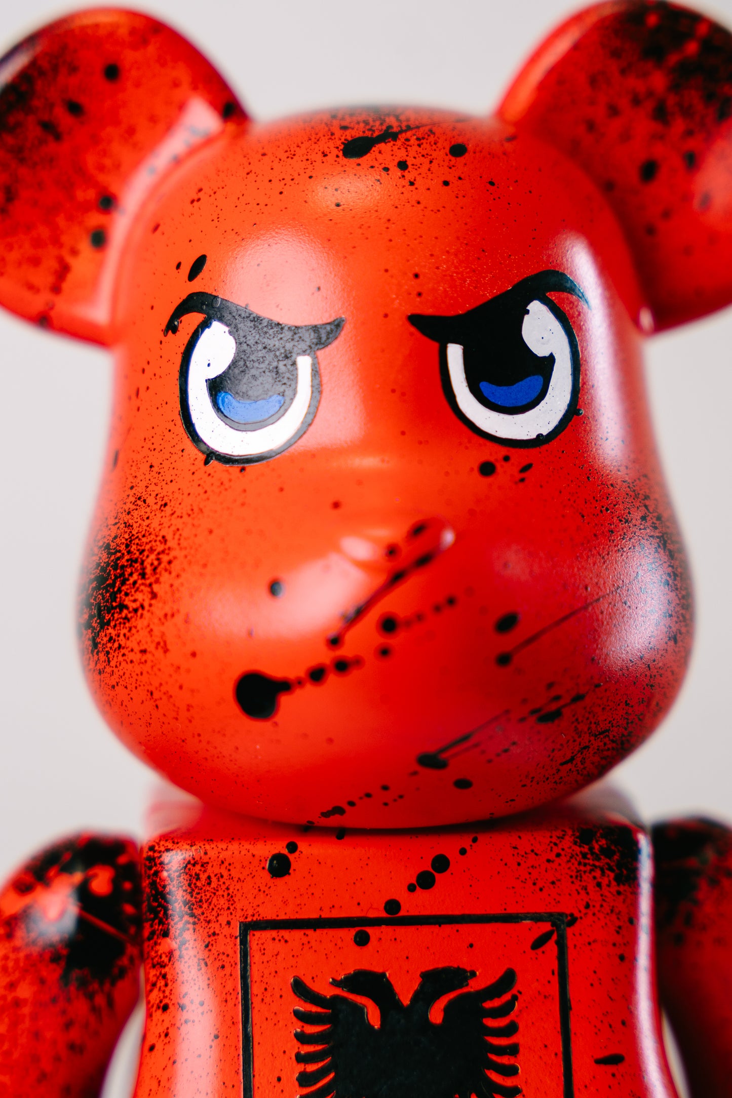 Bearbrick 400%(28 cm) – ,,Albanien Custom Edition-"