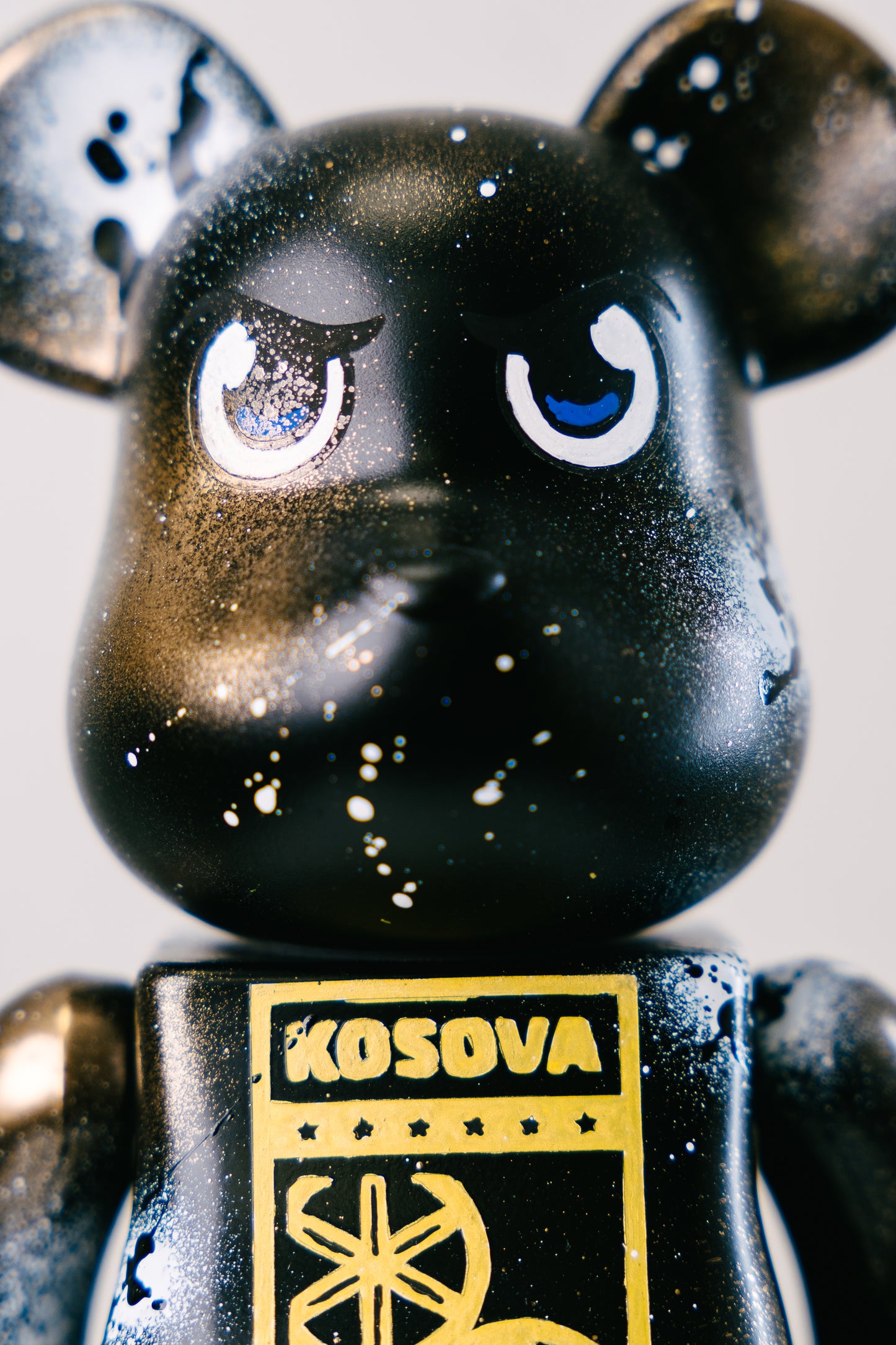 Bearbrick 400%(28 cm )–,, Kosovo Custom Edition-"