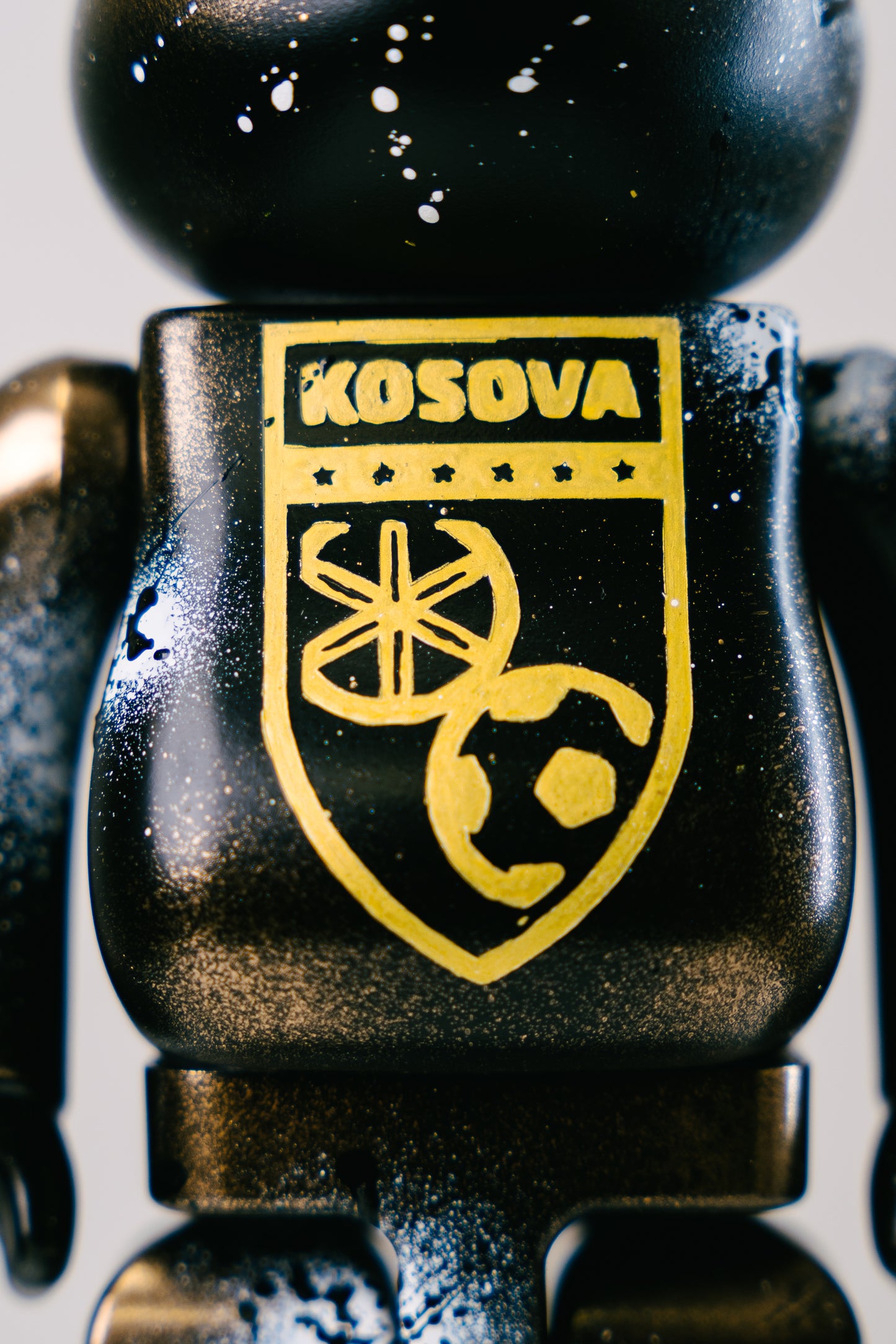 Bearbrick 400%(28 cm )–,, Kosovo Custom Edition-"