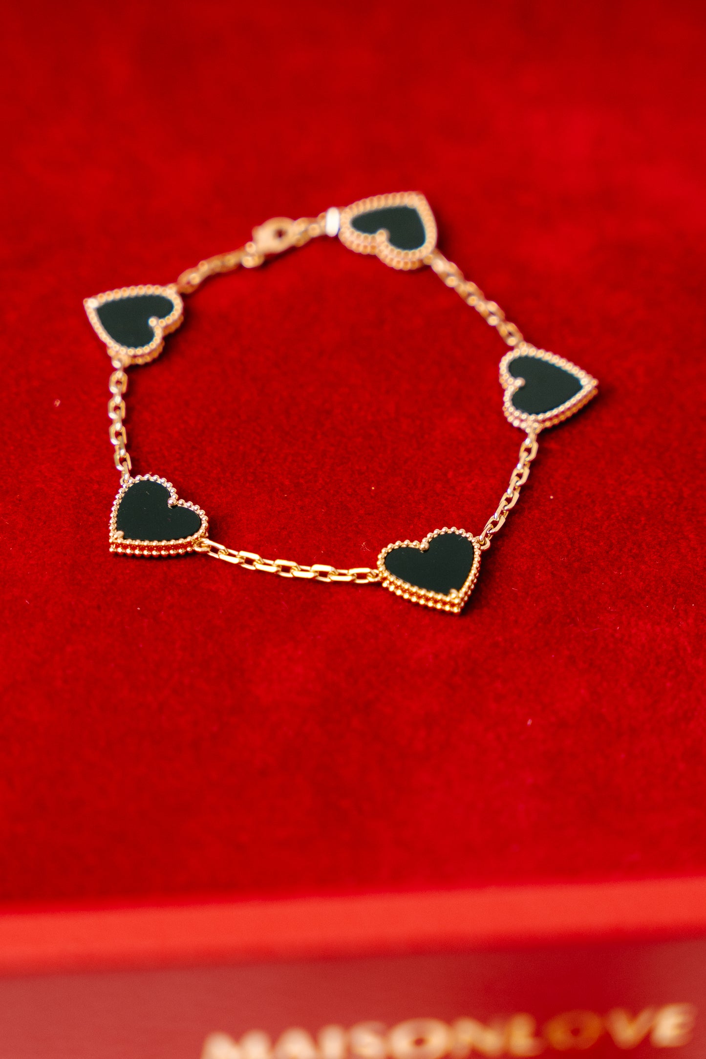 18k LUV Bracelett mit schwarzen Onyx-Herzen – ca. 10 g