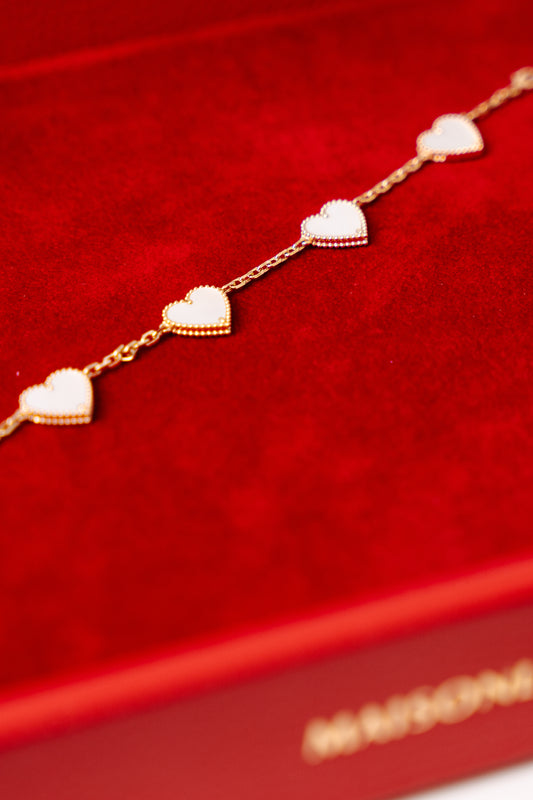 18k LUV Bracelett mit weißen Achat-Herzanhängern – ca. 10 g