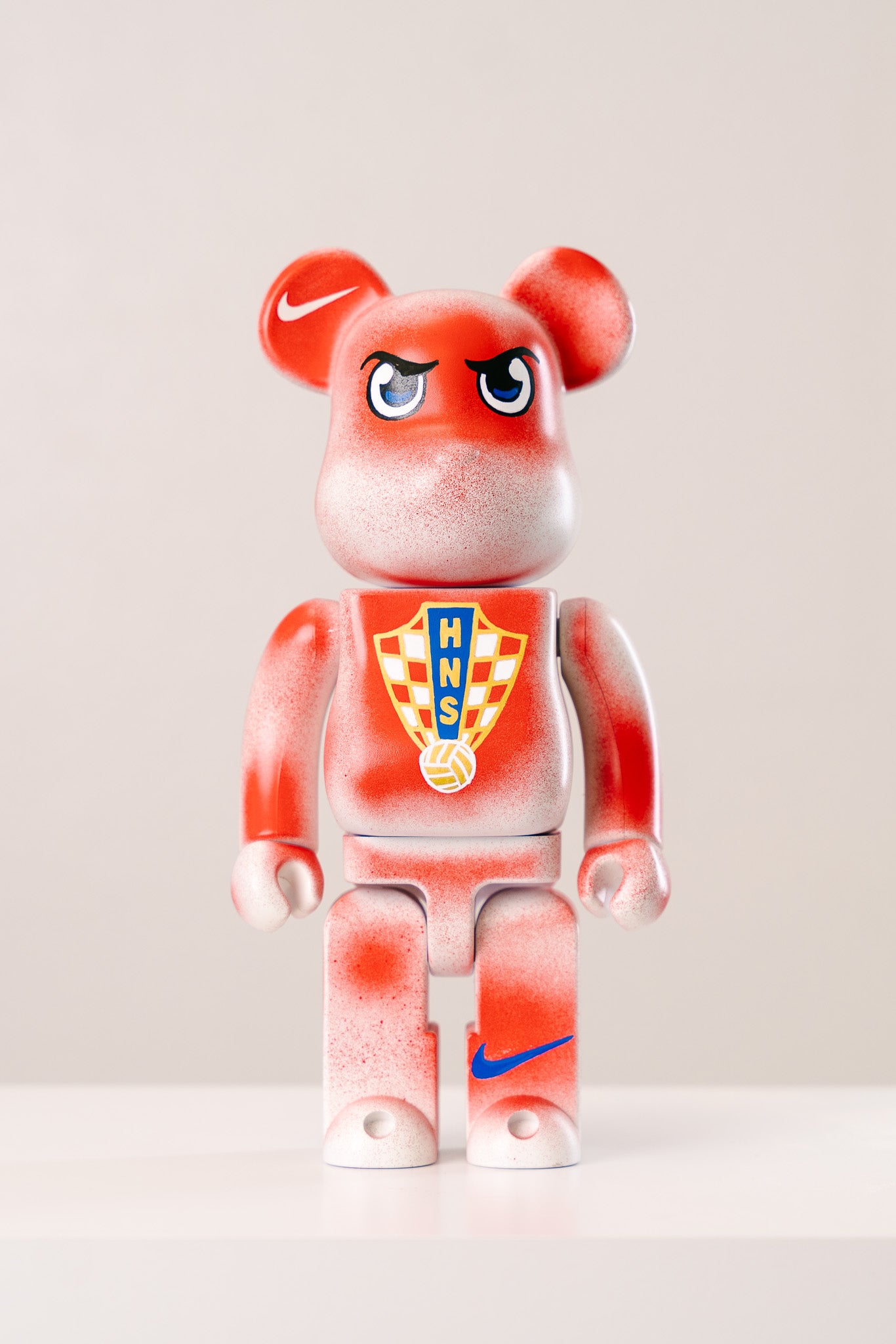 Bearbrick 400%(28 cm) –,,Kroatien Custom Edition-"