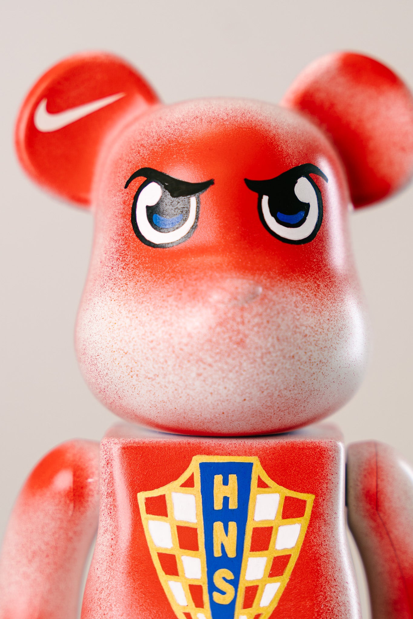 Bearbrick 400%(28 cm) –,,Kroatien Custom Edition-"