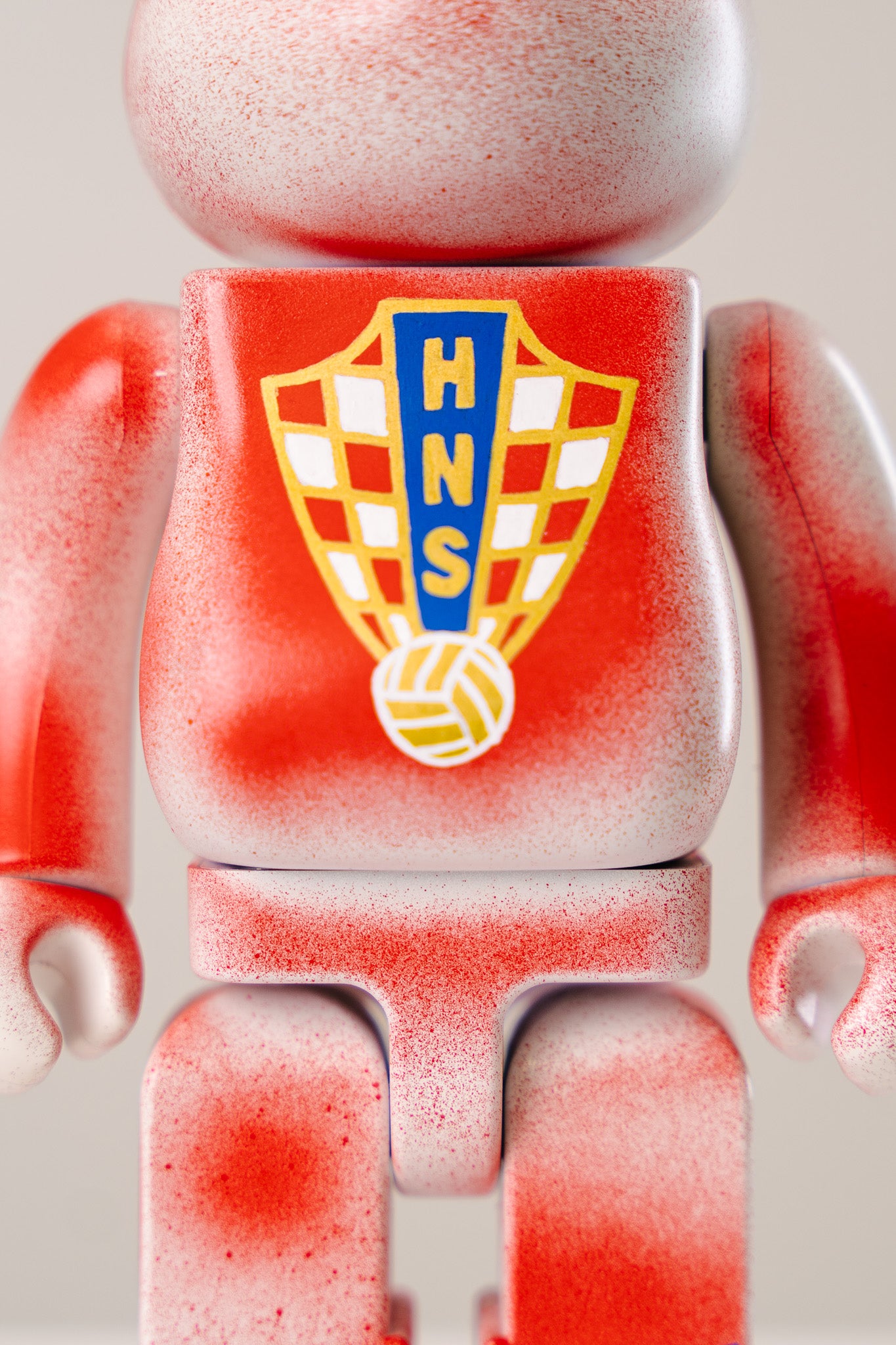 Bearbrick 400%(28 cm) –,,Kroatien Custom Edition-"