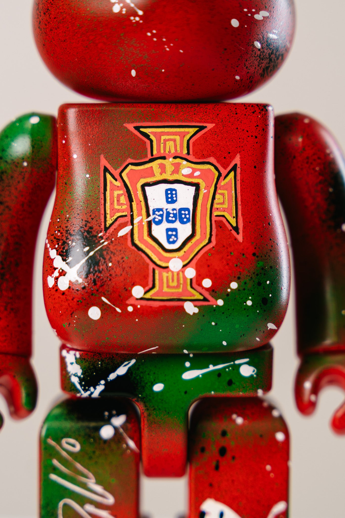 Bearbrick 400%(28 cm) –,,Portugal Custom Edition-"