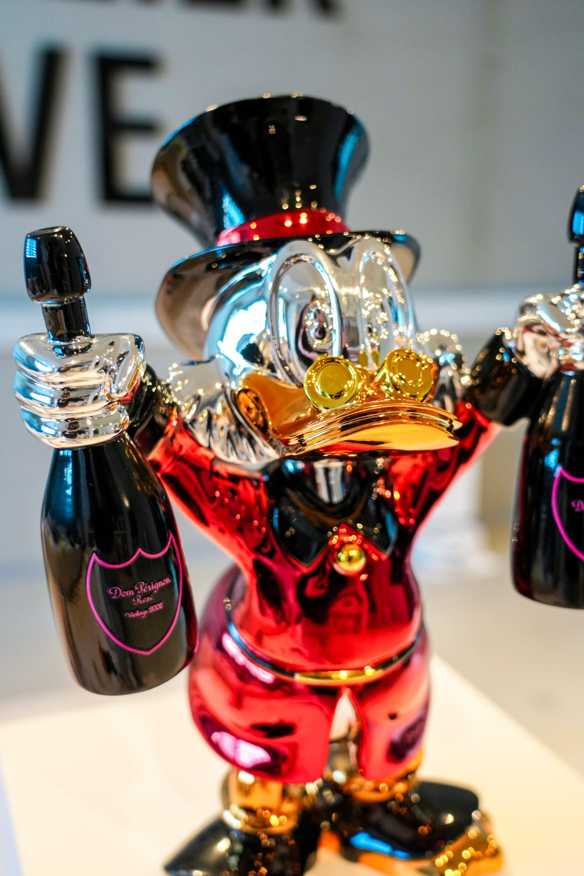 Duck Crown Pop Art Sculpture – 40 cm (Red Edition)