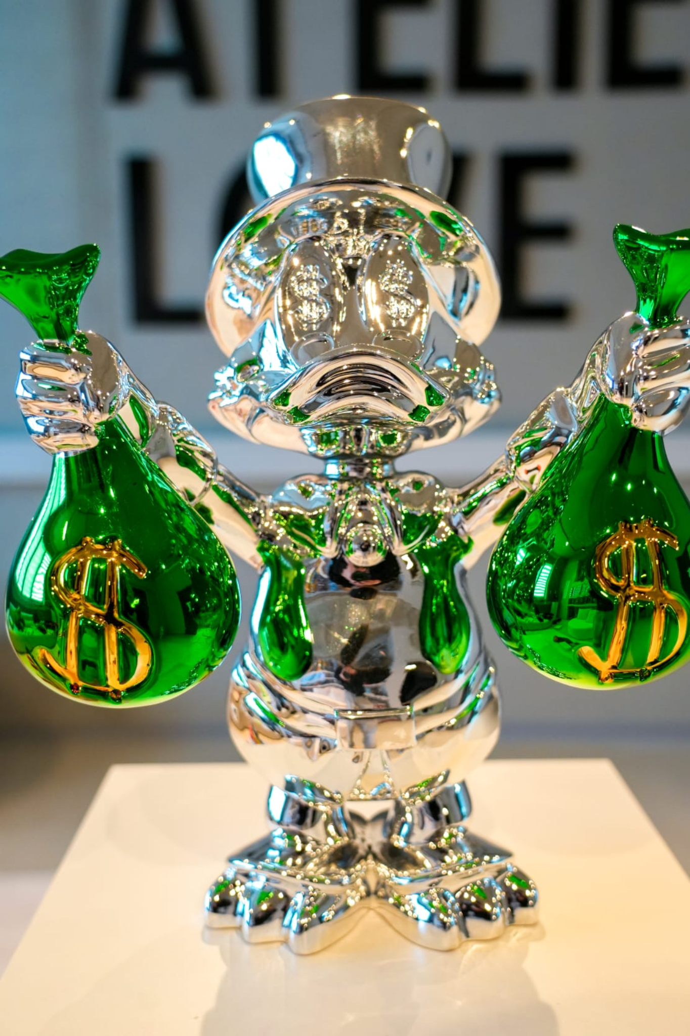 Duck Crown Pop Art Sculpture – 40 cm (Silver Edition)